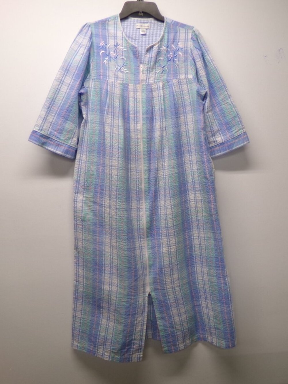 Miss Elaine Seersucker Blue Green Plaid Embroidered Zip Front Robe House Dress M